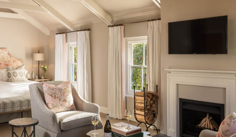 AUBERGE ROOM LIVING AREA